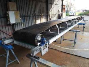 Uobicajeni Trakasti Transporter